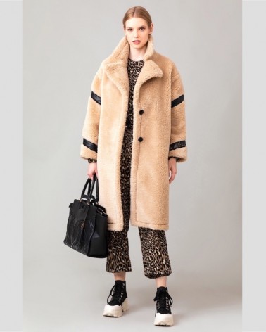 Gaelle Paris Cappotto Over Donna GBDP13024 in orsetto con logo borchiato Avorio
