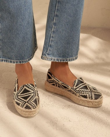 Manebi double sole espadrilles black triangles on natural raffia pattern yucatan black
